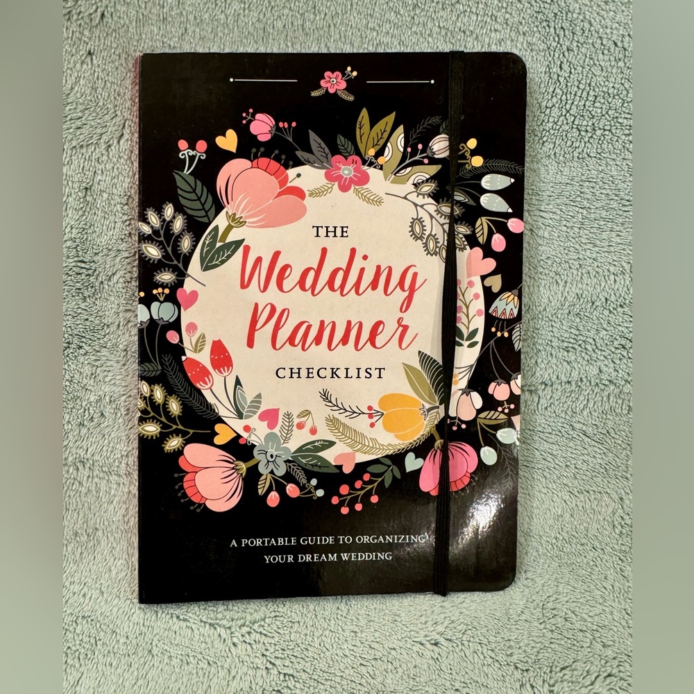 The Wedding Planner Checklist: A Portable Guide to Organizing Your Dream Wedding